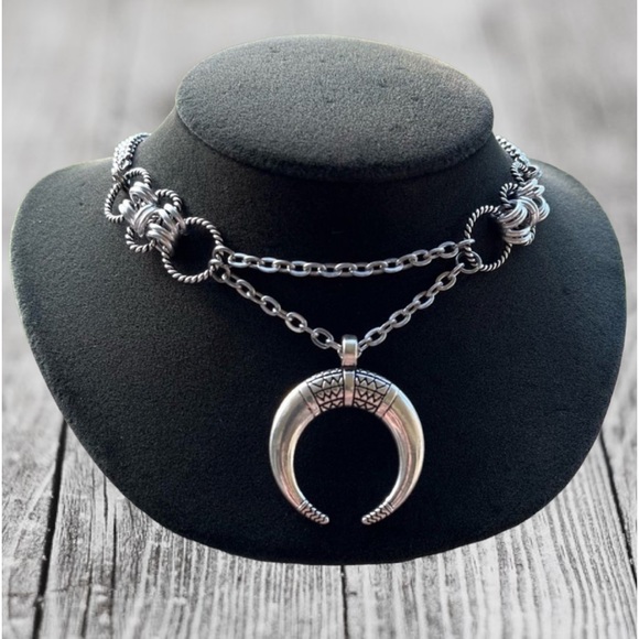 Silverskylight Jewelry - Handmade maille choker & up side down moon charm necklace